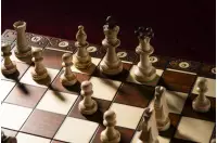 SZACHY SENATOR (42x42cm) - klasyczne drewniane szachy idealne na prezent